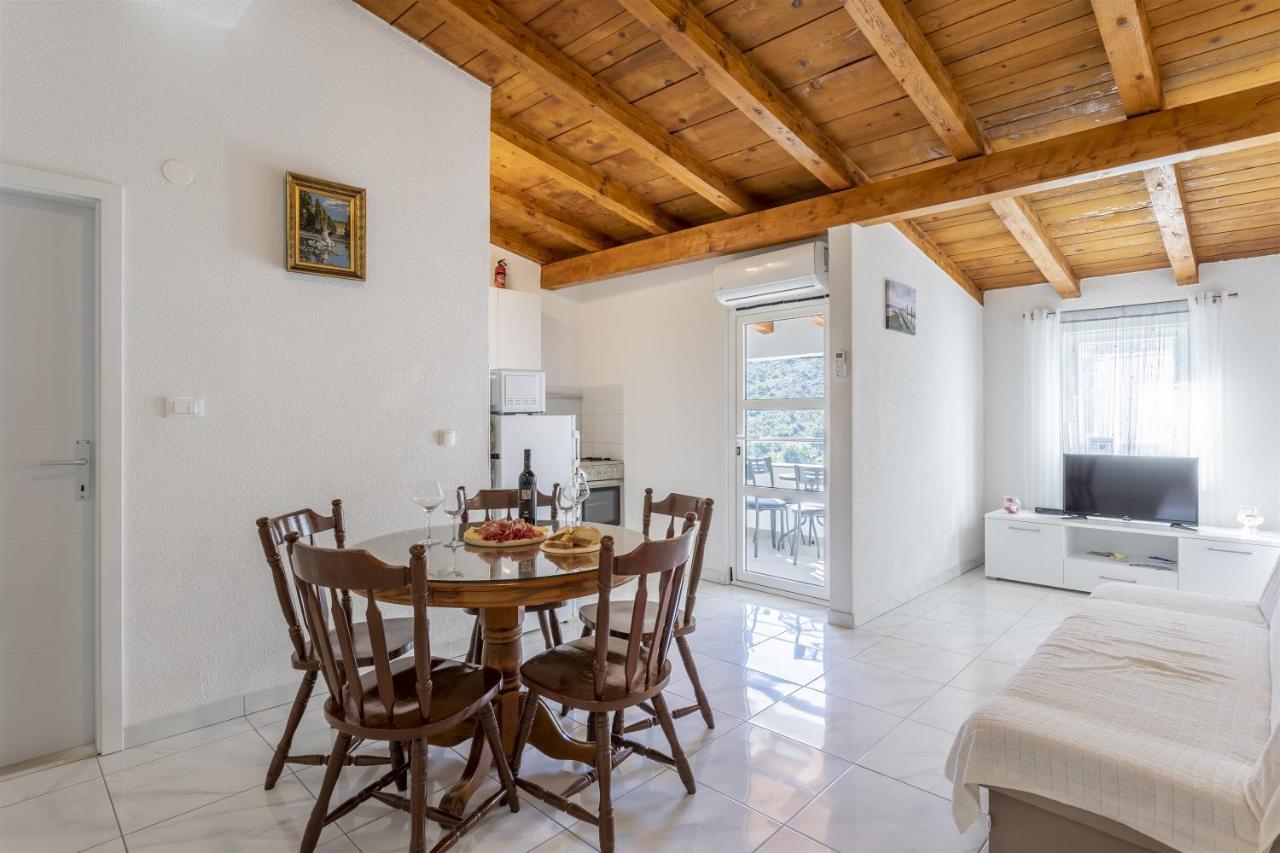 Holiday Home Dijamant Kucice Екстер'єр фото