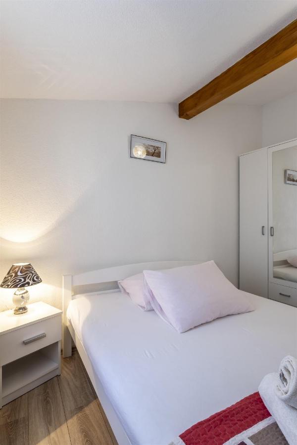 Holiday Home Dijamant Kucice Екстер'єр фото